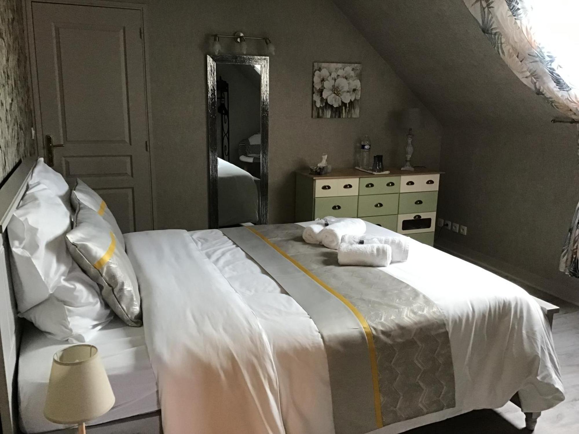Des Roux Et Des Pious Suite De 35 A 60 M2 Et 3 Chambres Pour Groupe De 2 A 6 Personnes Сивре-де-Турен Экстерьер фото